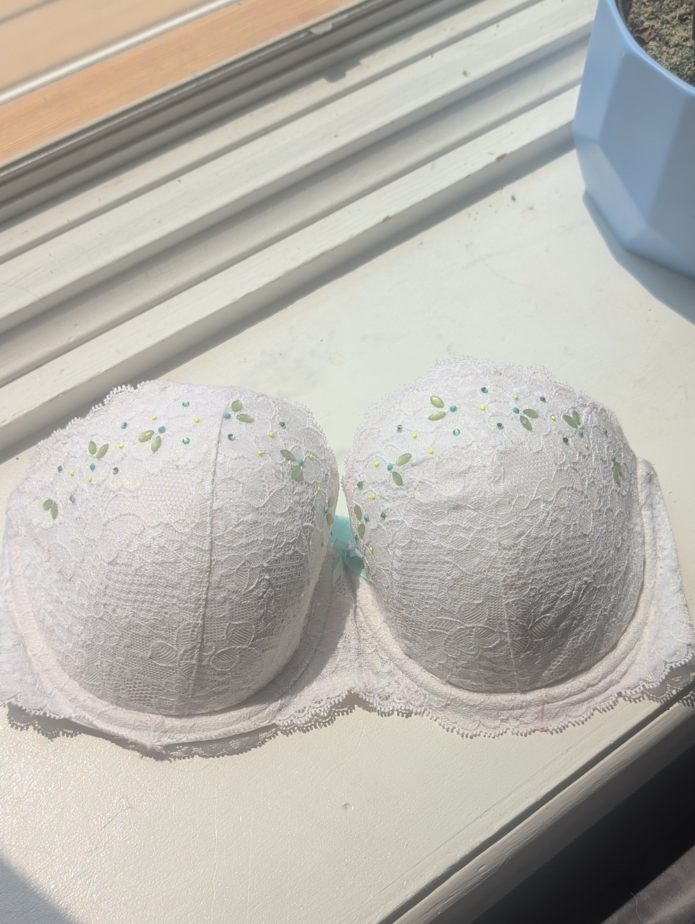Victoria's Secret White Lace Strapless Bra with Light Green Gems Size 34D